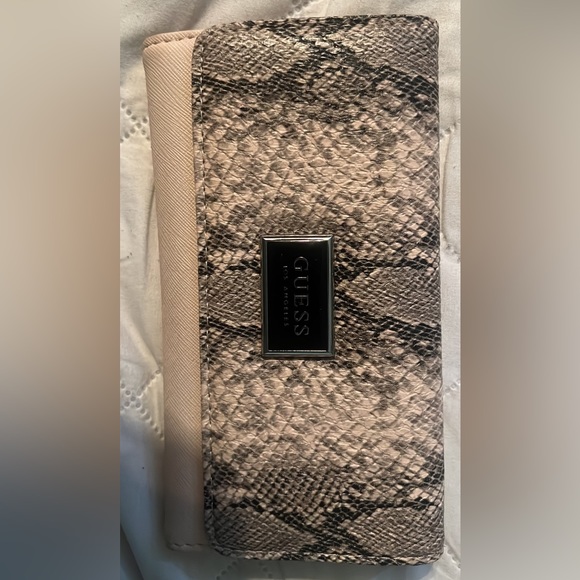 GUESS Wallet - Picture 2 of 3